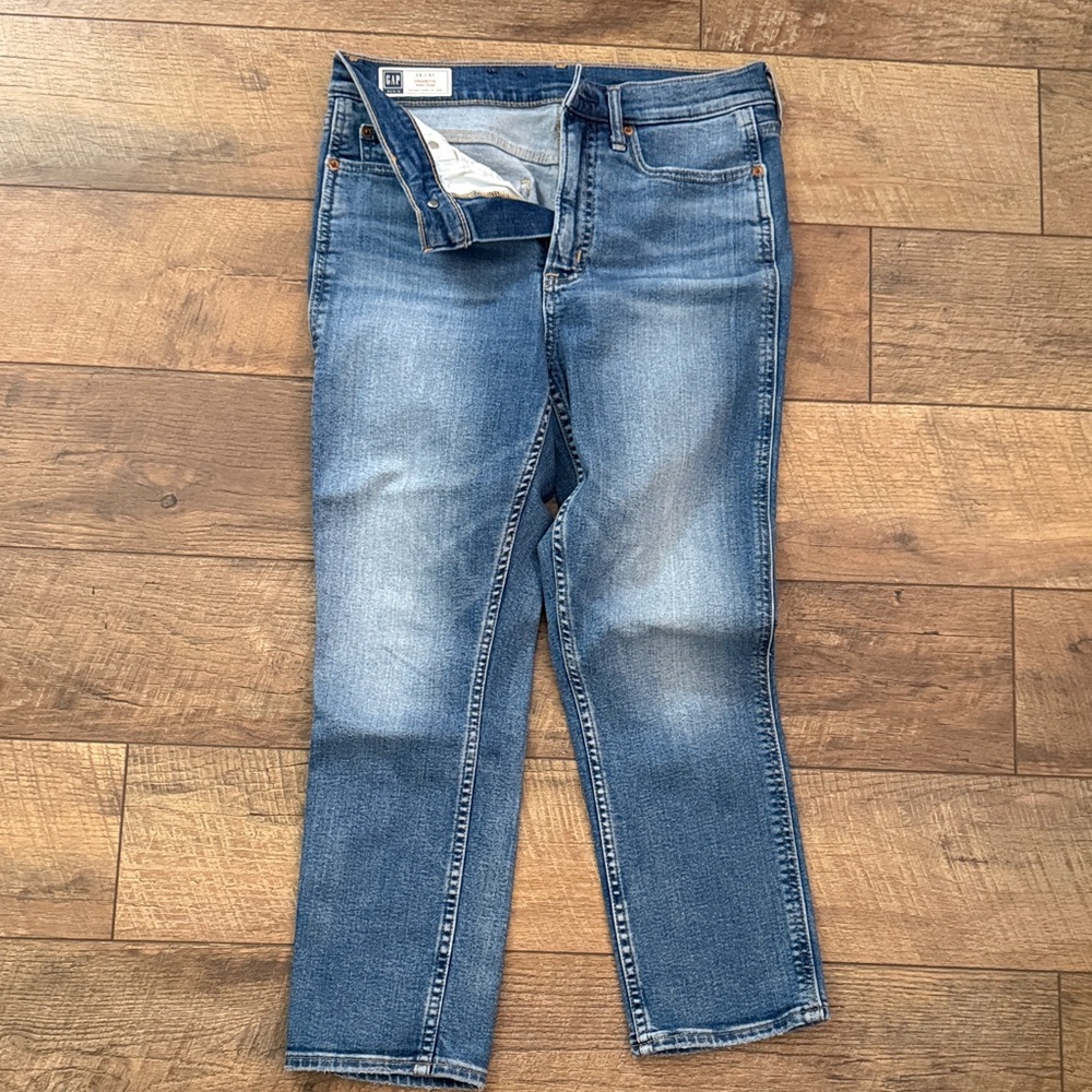 GAP Women's Straight Leg Blue Jeans